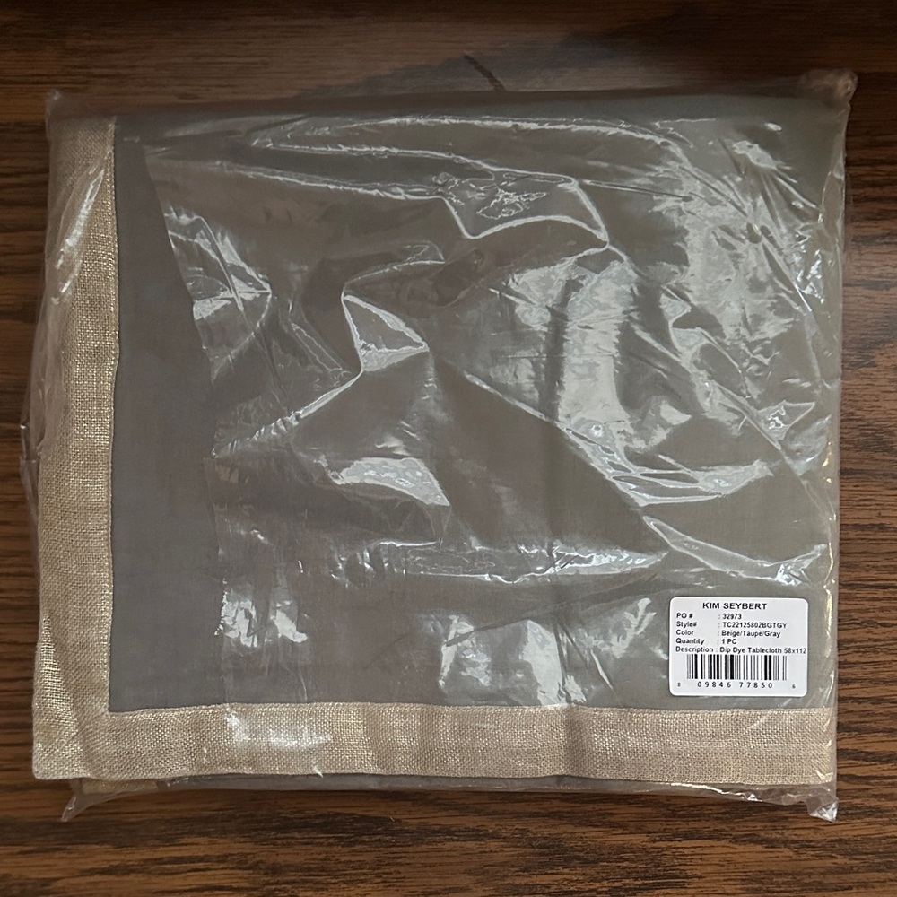 Brand New Kim Seybert Dip Dye Tablecloth 58x112